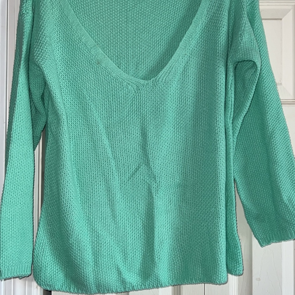 WOMANS TEAL LIGHT WEIGHT SWEATER